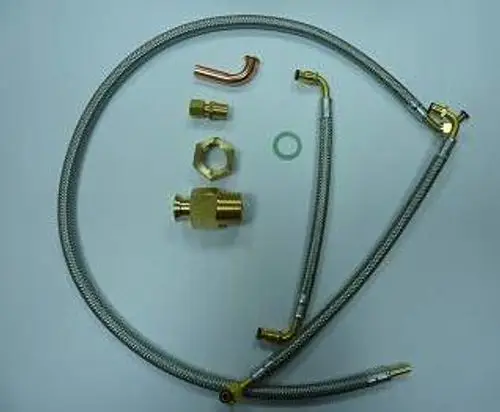 Remeha Leitungset mit flexiblen Schläuchen, verschiedenen Verbindungselementen, einem Absperrventil und einem O-Ring, geeignet für hydraulische Systeme.